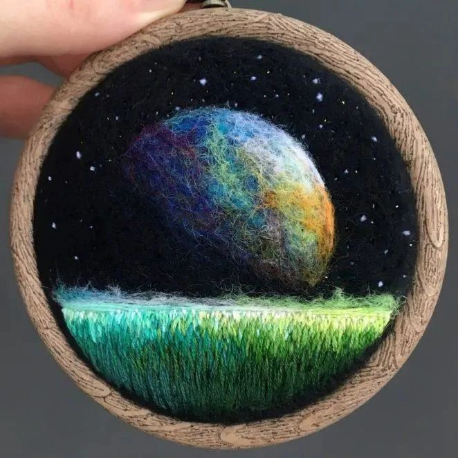 在布面上刻画星空，这位刺绣艺术家的作品，美得让人没话说