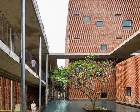 漂浮走道、空中花园，武重义巧妙连接12座红砖单体！