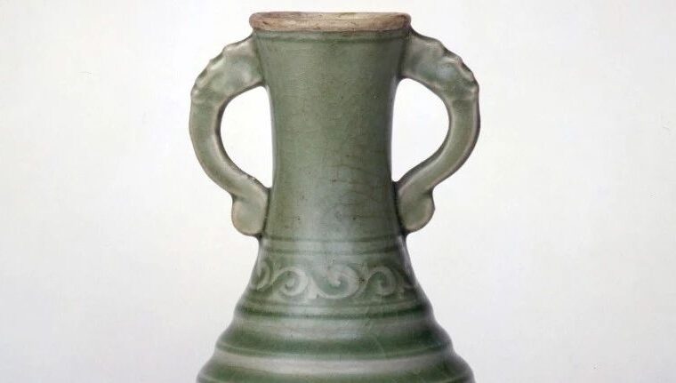 《耀州窑青釉刻花莲花纹双耳瓶》宋 中国- 雕塑作品欣赏（五百六十八）