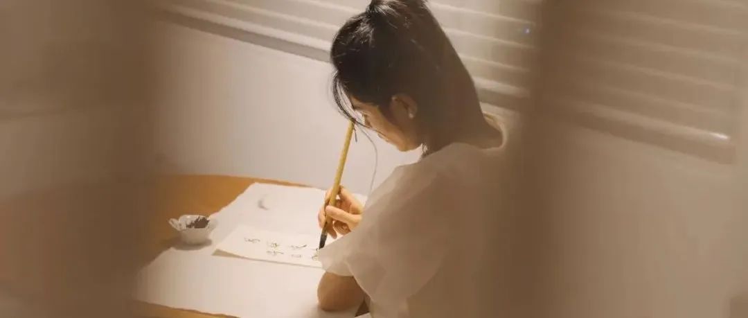这位33岁宝妈火了！自己赚钱爆改43㎡小窝，老公和孩子都不能随便进！网友：妈妈威武！