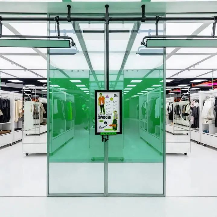 Nike Style 概念店中国首店落户上海；23年MetGala将向Karl Lagerfeld致敬；Ye为巴黎世家大秀开场