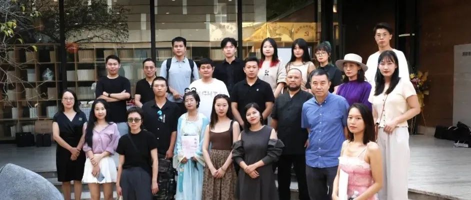 艺荐㉕ |【焰·色】 生活中的酒瓶和沙漠大地，他们的解构与重建藏着言不尽②