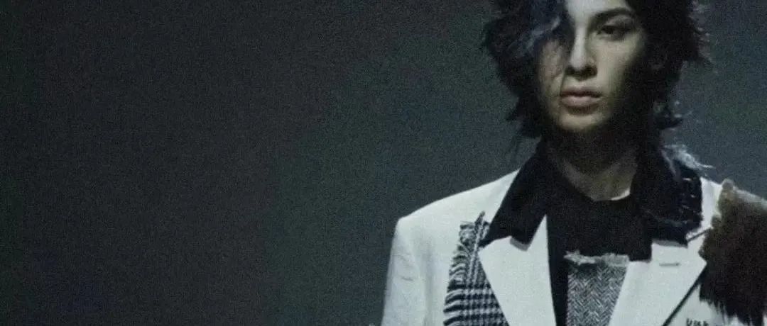 秀场名场面来了！山本耀司邀来多位日本男明星走秀，简直与Yohji的气韵风骨完美贴合！
