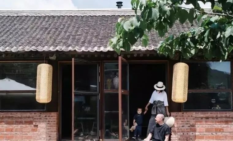 老外北漂爆改出租屋，一家四口打造世外桃源，网友惊呼：这才叫生活！