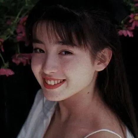 少女写真第一人，曾经「又穷又疯」