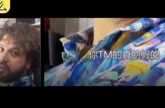 哈哈！甲方在现场脑洞指挥，还好插画师技术过硬