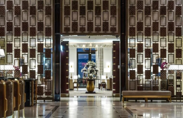 Alexander Lamont 用麦秆镶嵌艺术打造多哈文华东方酒店多维度视觉体验