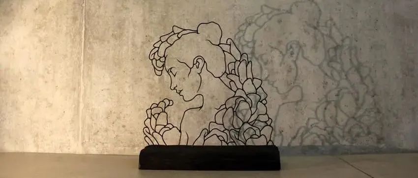 他在空中画“速写“，简约的作品，让人大饱眼福