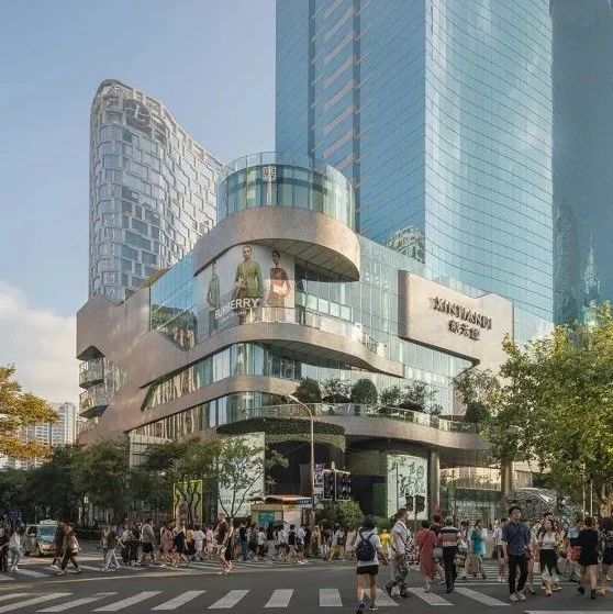 从传统百货到现代化社交场所的蜕变：上海瑞安新天地广场