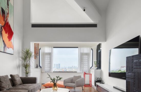极致利用层高变化，顶楼平层变身复式住宅