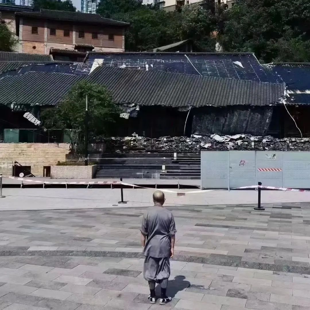 张永和重庆作品屋顶被热化了？