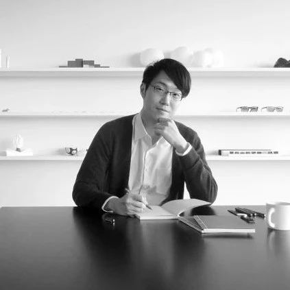 “今后的设计师，必须大汗淋漓、满身是泥地展开工作，与客户共同经历苦与乐。”——佐藤大