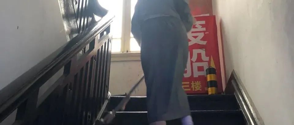 武汉有条废船，他们想把事情变的轻巧