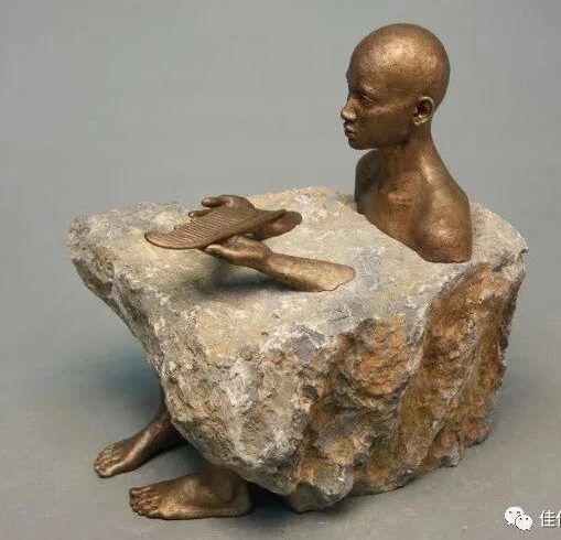 沉思的雕塑。。。