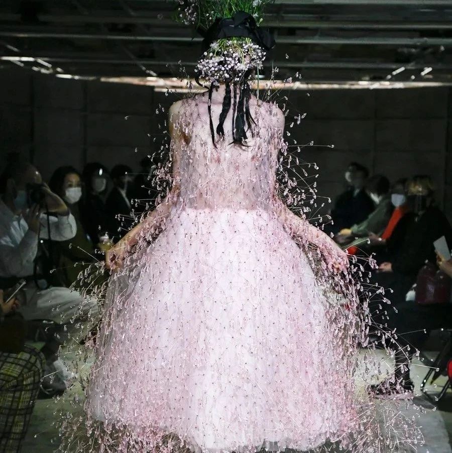 谁的粉色浴花？实验系设计鬼才Noir Kei Ninomiya用黑与粉打开你的少女心