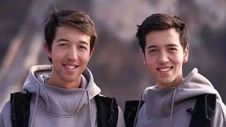 北大男神在长城捡垃圾！子承父业，全家都是长城迷，火遍BBC！却被骂：别管中国的事！