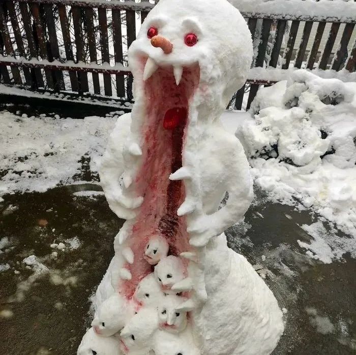 随着堆雪人大赛的进行，这画风，似乎是有点跑偏了......