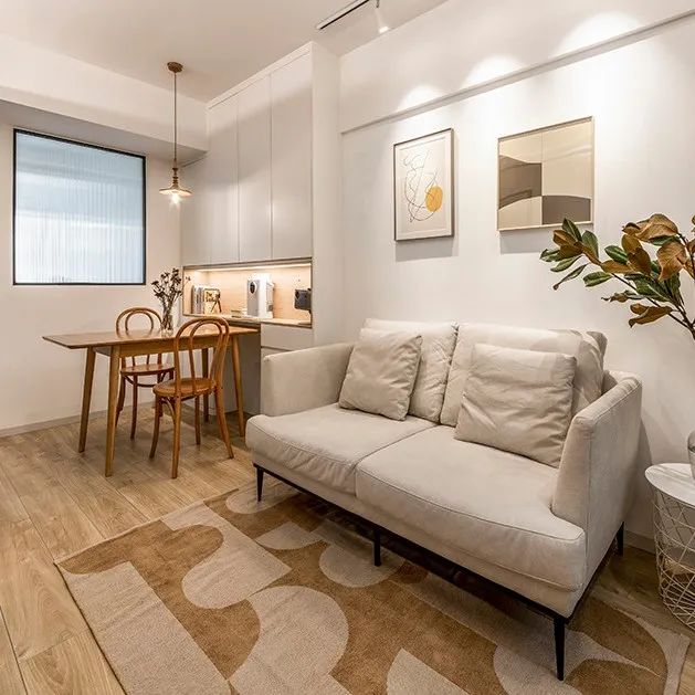 深圳50m²老破小逆袭成原木风暖居，布局更合理，空间不浪费！