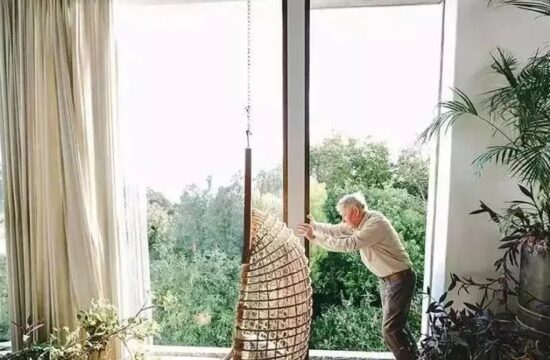 结婚70年没吵架，他们倾家荡产，2年盖一座无敌海景房，一辈子都在热恋
