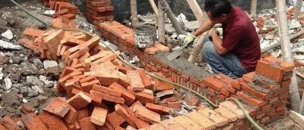 动手打造100平庭院花园全过程，网友直呼：羡慕农村有地盖房子的人。