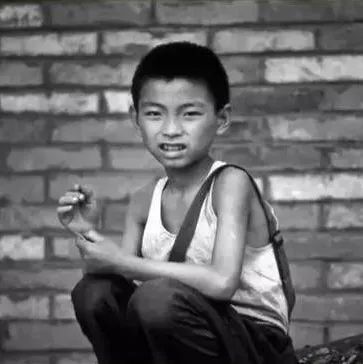 一组四十年前的老照片，哪一幅触动你脆弱的心弦