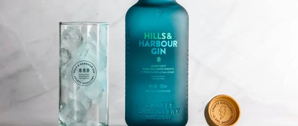 国外包装｜Hills & Harbour Gin 杜松子酒的磨砂蓝色色调