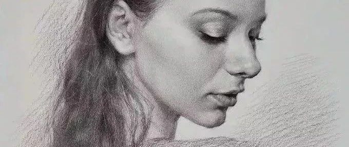 他的素描严谨的造型从整体到细节无不到位