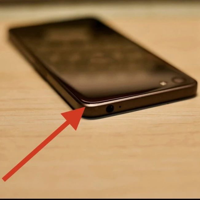 iPhone15外观设计新爆料：后边框回归圆润+钛金属机身