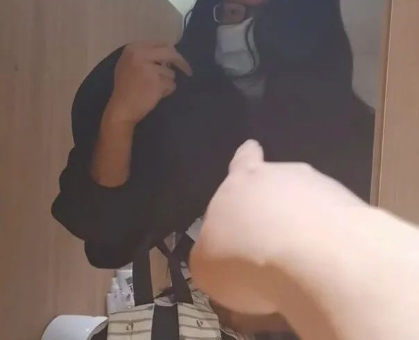 “别动，你打不过我的！”前游戏风云频道主持人怒抓女厕偷拍狂！
