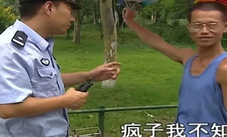 11年前在《谭谈交通》中唱《爱情买卖》的气球哥，如今与谭警官再度会面……