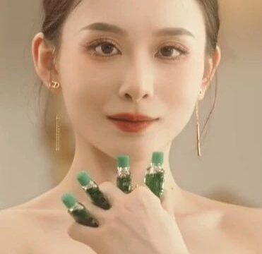 风油精涨价了？！网友玩梗拍大片：一滴风油精，300W点赞，真玩疯了......
