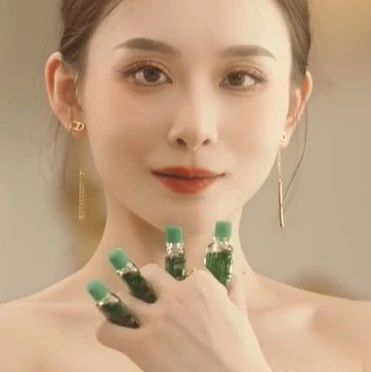 风油精涨价了？！网友玩梗拍大片：一滴风油精，300W点赞，真玩疯了......