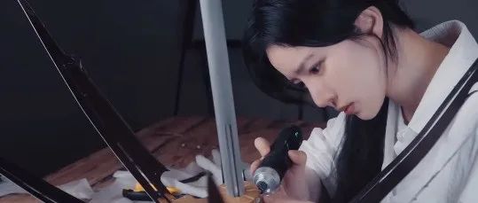 知乎“刘亦菲”太燃了！自制古代兵器，玩转现代机器人，震惊700万网友：她到底还有啥不会的？