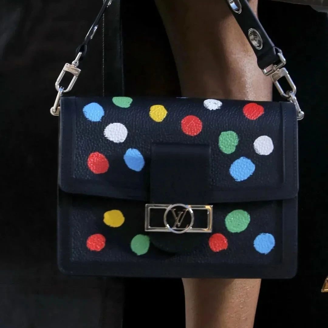 洗眼 | LV x 草间弥生、OMA最新公寓项目、Specht极具张力的海报设计…这期噱头十足！
