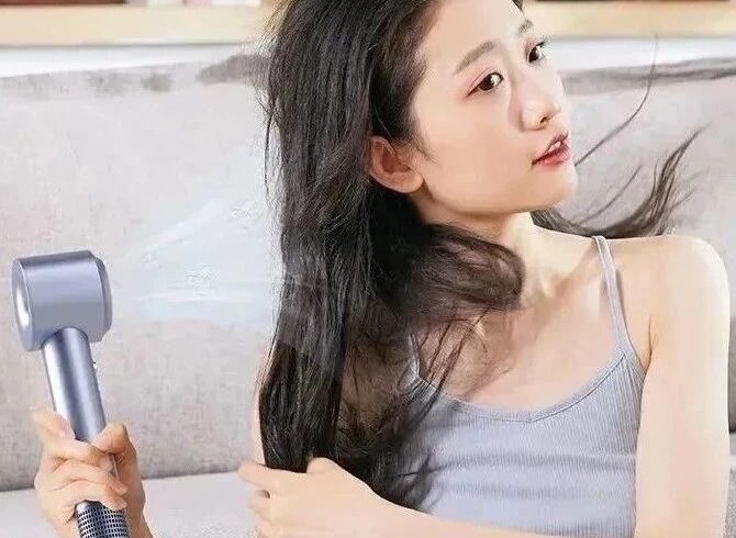 中国「戴森」让吹风机价格狂斩3000元？！速干、不伤发、顺滑...