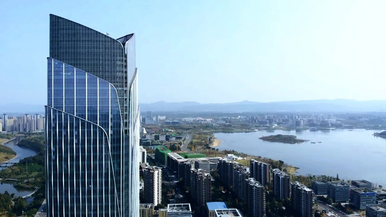 站在232米高空看兴隆湖······