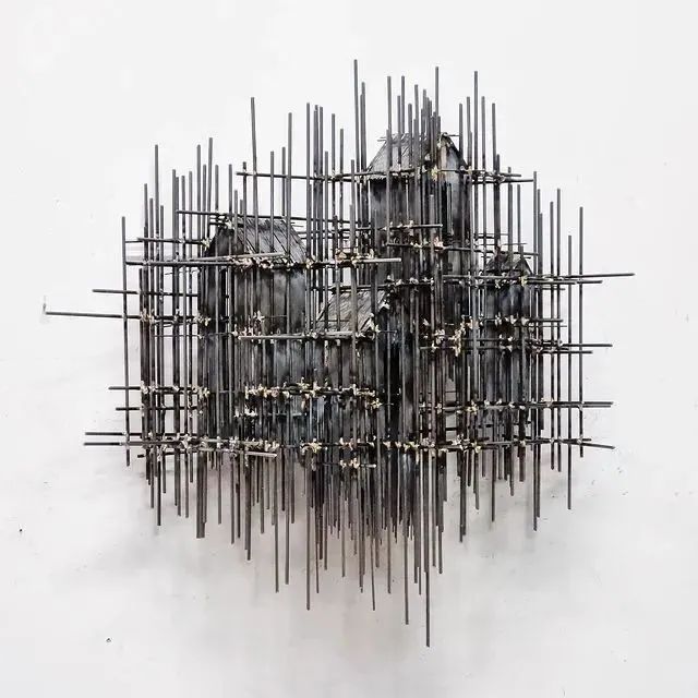 他用线条“画”雕塑，自带阴影感和深度感，跟一幅画没差