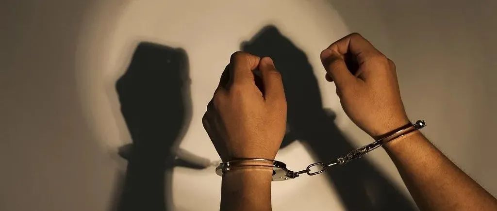 AI换脸技术非法注册上千个建筑业资质，真“刑”