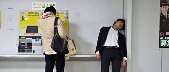 上帝不仅会眷顾拼命的年轻人，还会带走他们
