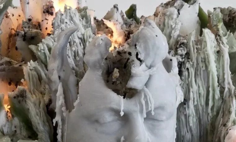 他烧了自己价值百万的雕塑，意欲为何？