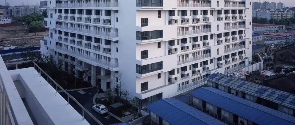 北上广同居公寓再次引热议！独居女生被害后，上亿网友担心：不敢一个人住