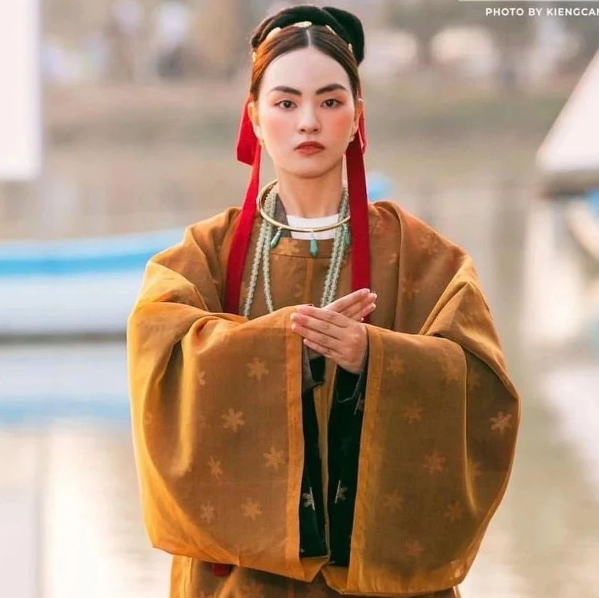 越南抄袭中国汉服，外网吵翻：能不能多研究自己的文化？？
