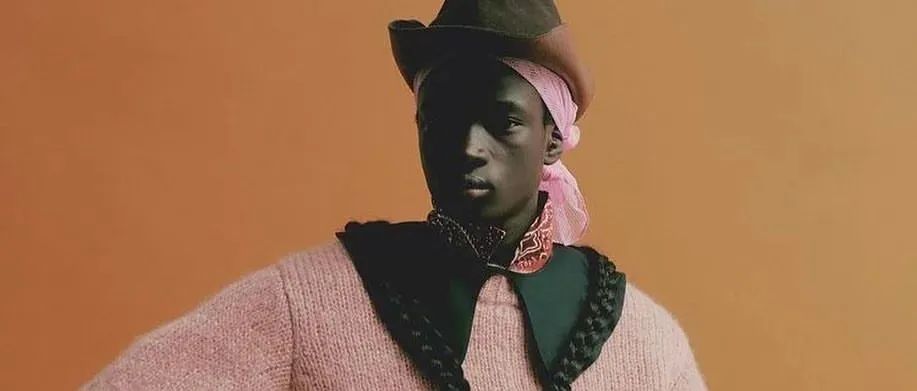 带上玫瑰色的滤镜，Vivetta Ponti将少女的萌动与俏皮演绎！隔着屏幕都能感受到粉红的泡泡～