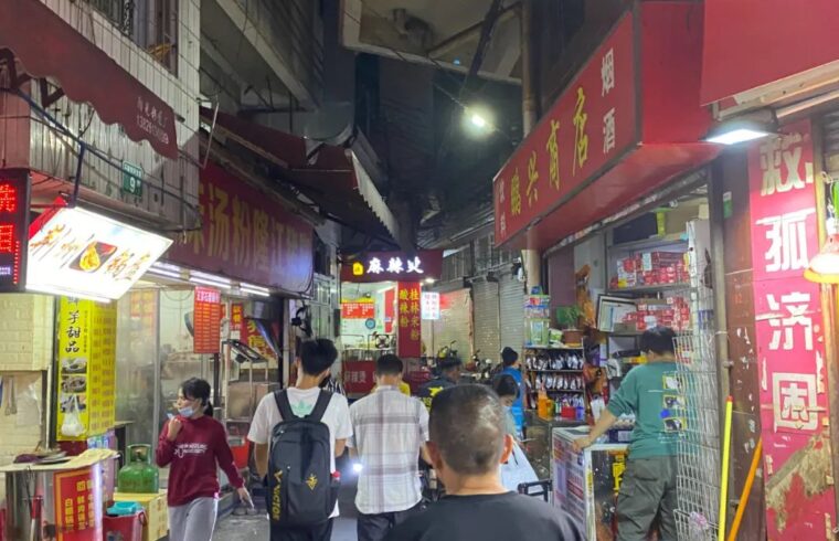 29岁女孩裸辞不上班，爆改25平城中村小屋，对比惊人！