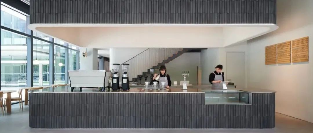 蓝瓶咖啡内地第二家门店即将开业，以屋面瓦为设计灵感，呼应朴素的在地感