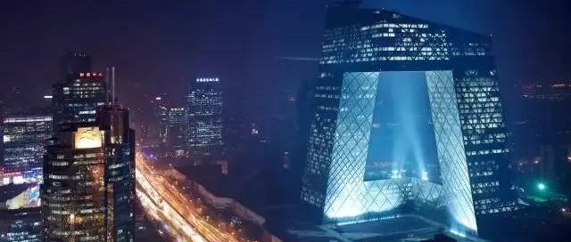 “挑战重力”：荷兰建筑师的高密度建筑学实验与实践
