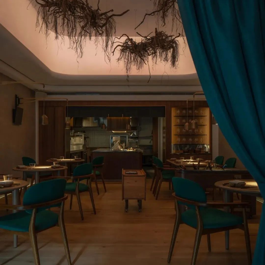 构看为成都Co-Restaurant设计的餐厅，传递家的温馨和自然的用餐环境