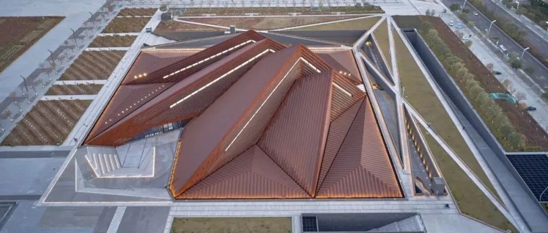 Foster + Partners把大同美术馆地下画廊的屋顶设计成金字塔形