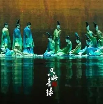 春晚最美的节目之一！《只此青绿》刷爆朋友圈，10亿网友直呼惊艳，华流才是真顶流