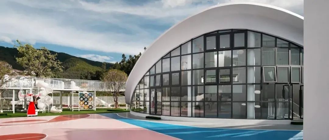 迪卡建筑以极具未来感的冲突形态“闯入”大凉山里的幼儿园